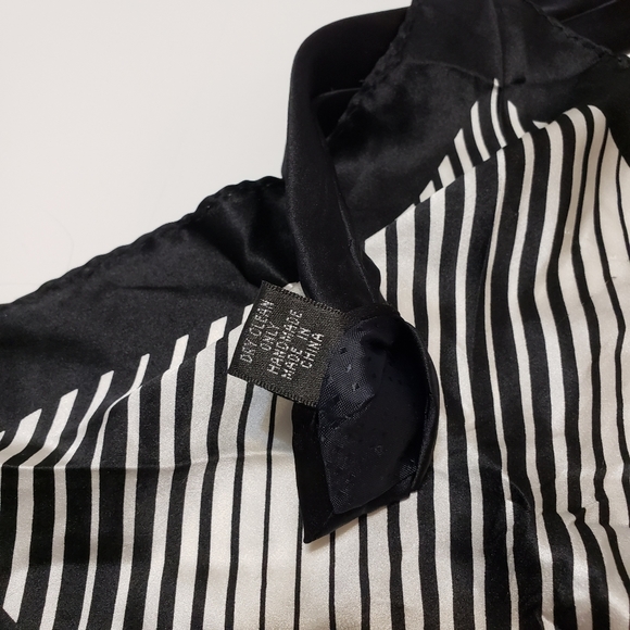 EUC Black & white stripped tie & pocket square set - Picture 2 of 7